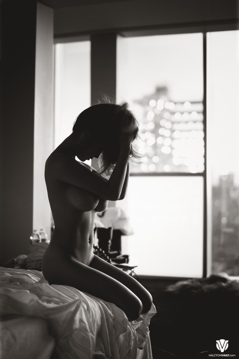 amy-fay-is-perfection-in-black-and-white-3
