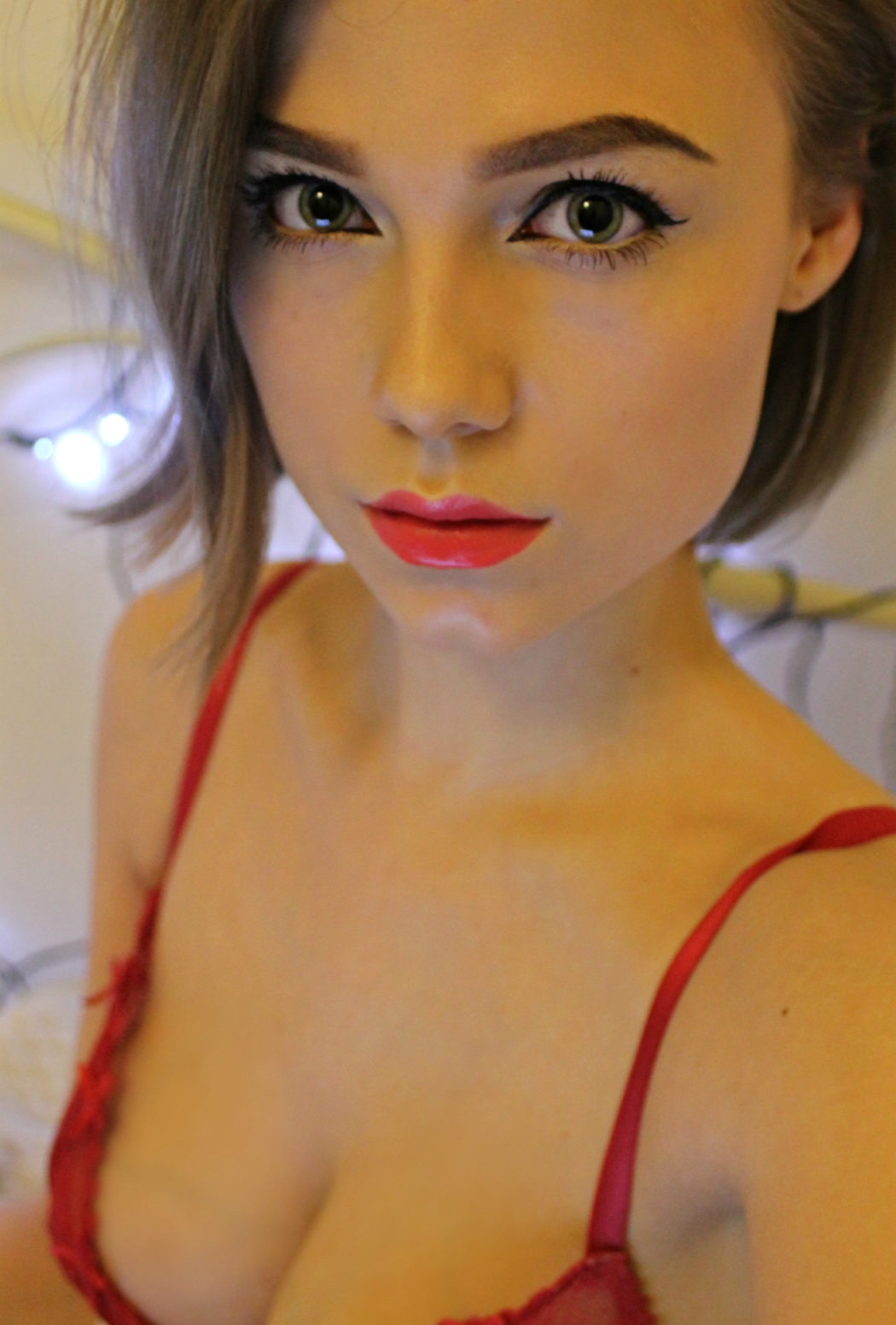 bushb4by-i-dont-know-why-i-never-look-happy-in-naked-boobs