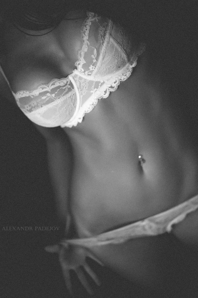 by-alexandr-padejovhellokisses-naked-topless