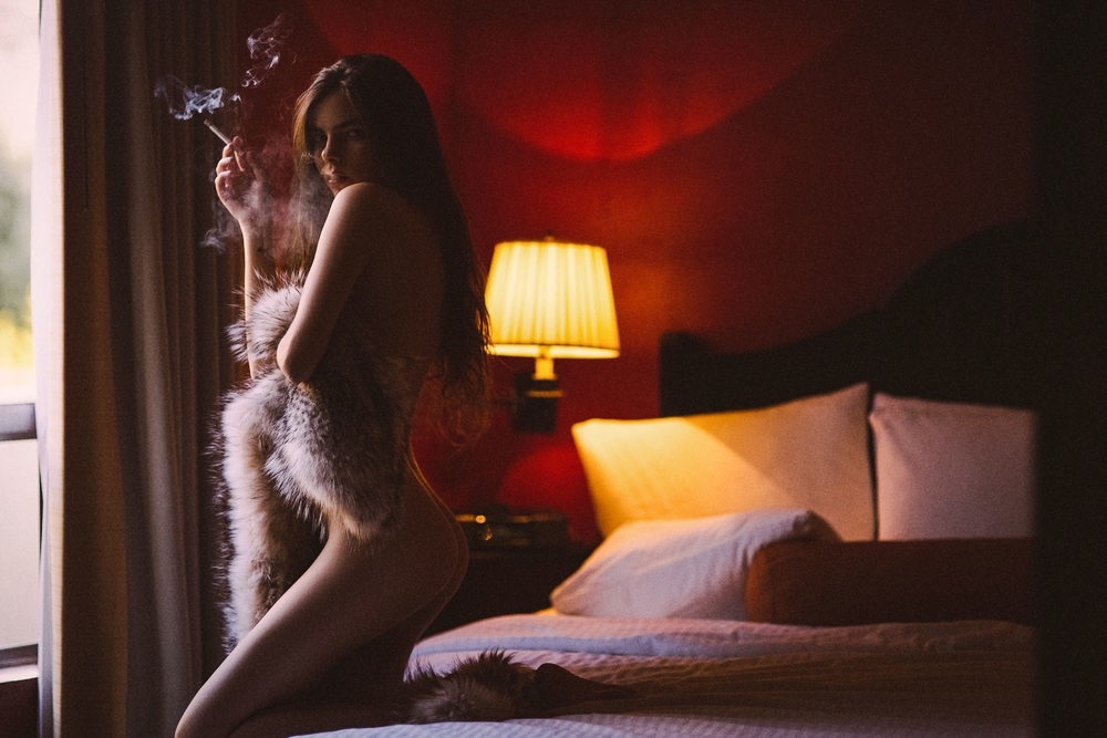 candysroom22-alina-smoking-im-in-love-with-topless