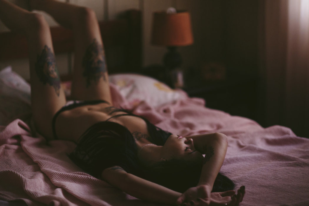 chilling-joao-guedes-boobs