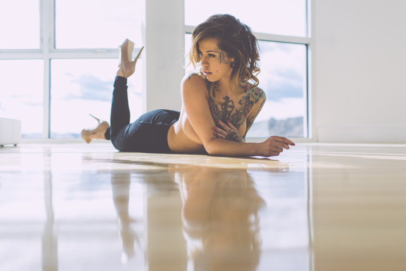 hot-vanstyles-naturally-lit-with-madzilla-topless
