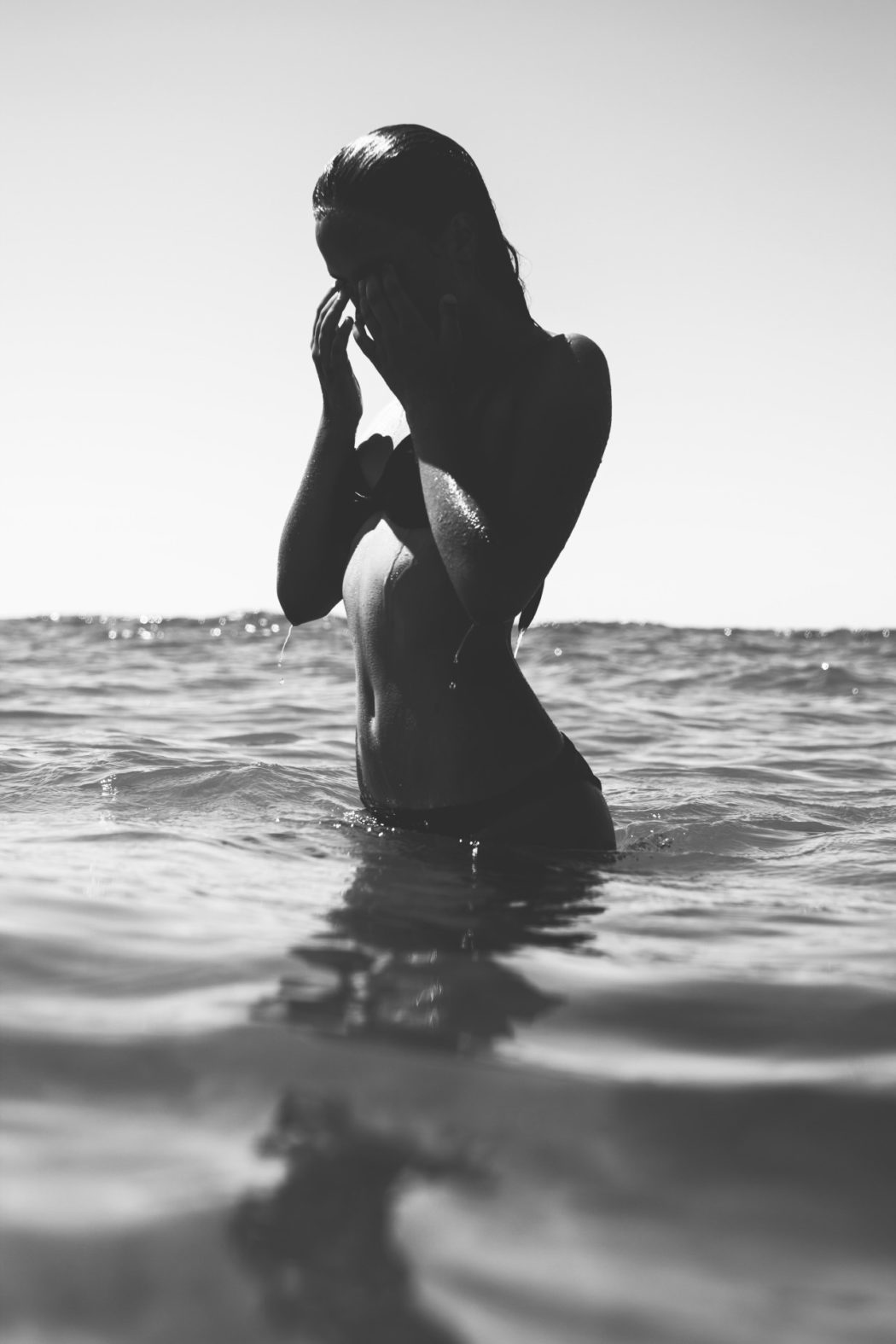 kat-at-the-beach-nacho-hernando