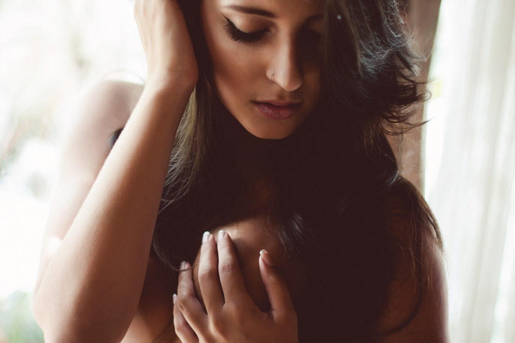 laconnoisseurdevie-janaina-cipriano-by-henrique-naked-boobs