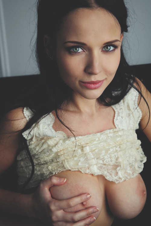 more-finest-girls-here-hellokisses-im2-naked