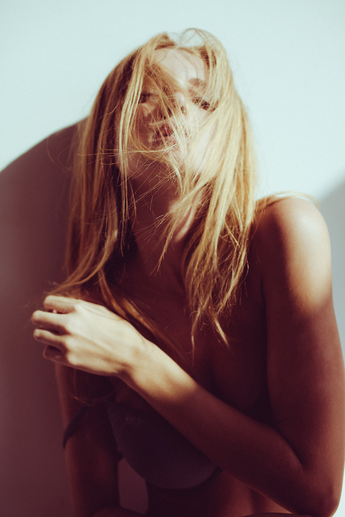 regarderlesfilles-lucaspassmore-courtney