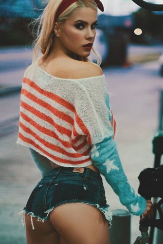 Selfshotmag Weird Texts From My Daughter Wow Naked Topless