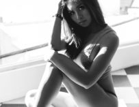 Sexy Babe Justin Swain