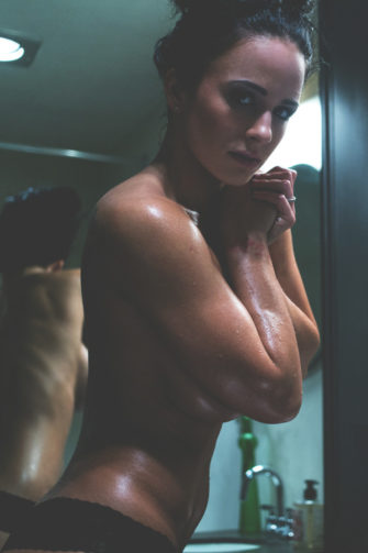 Sexy Laura Seekin Photographer Boobs