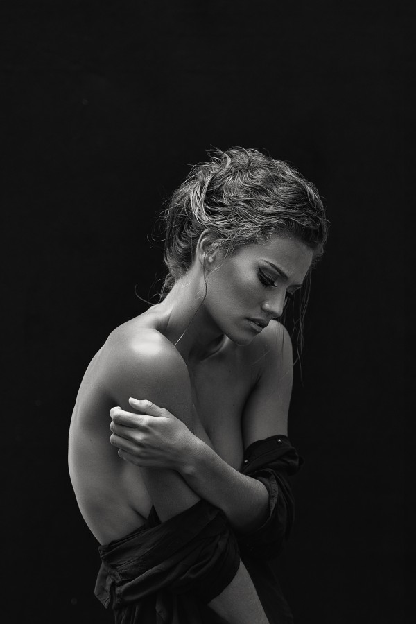 sexy-nude-daylight-studio-shoot