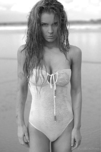 Sexy Nude Ellie Gonsalves