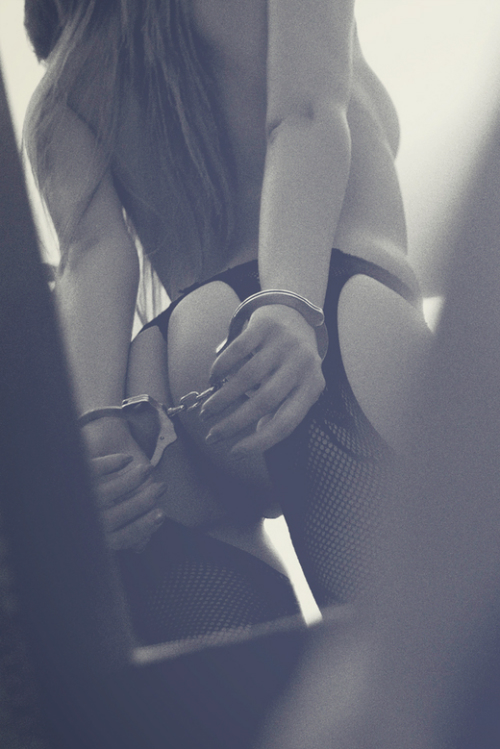sexy-nude-jatel0-deactivated20150421-cuffed-taken-by