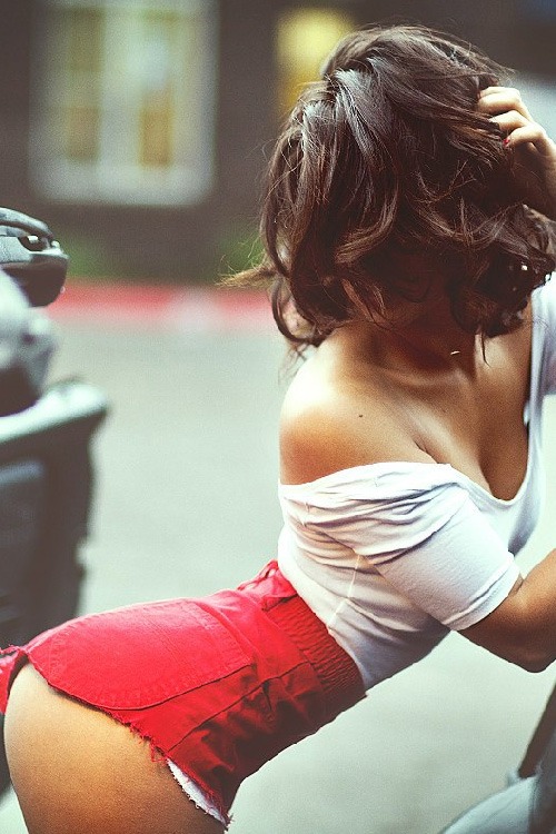 sexy-nude-nsfwgrid-katyusha-ladyboo-photographed-by-topless