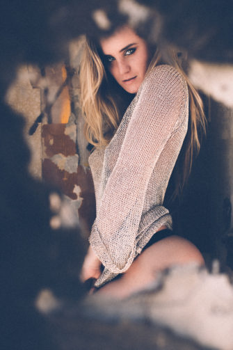 Sexy Nude Peep Hole Drew Kainalu