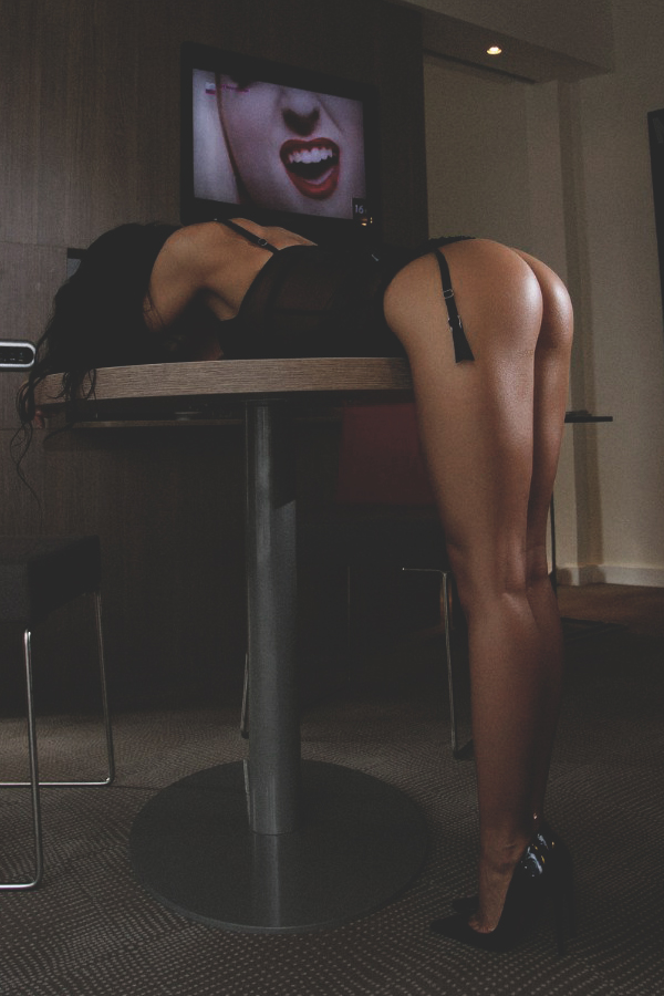 sexy-spank-me-mavrin