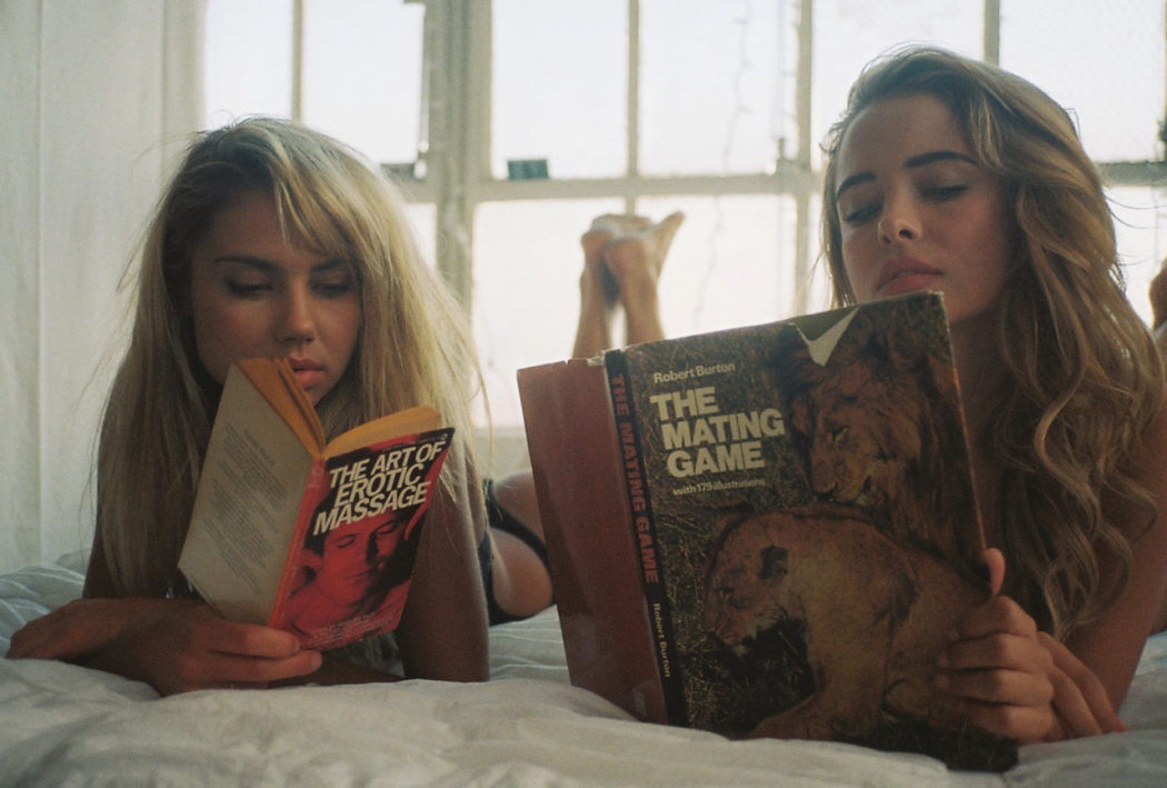 sexy-tutsiejane-readin