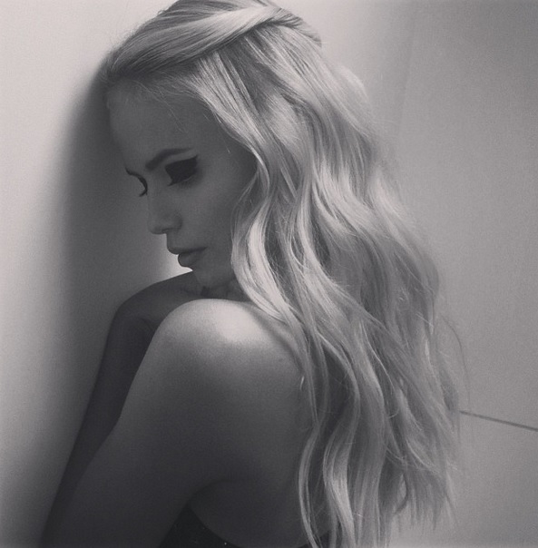 surferboianddollbaby-facebook-topless-hot-ass