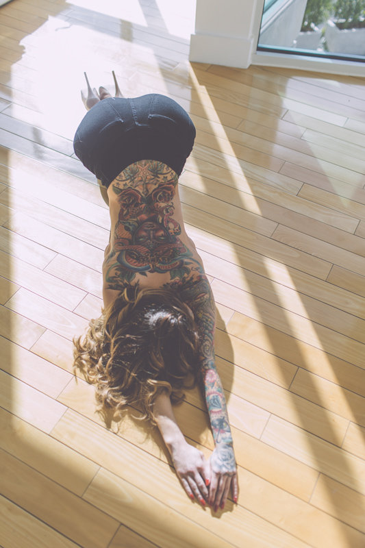 vanstyles-naturally-lit-with-madzilla-naked-boobs