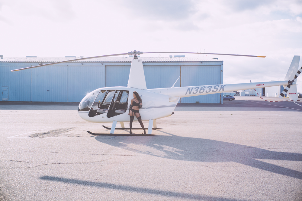 vanstyles-photoshoot-with-tianna-g-at-the-van-boobs